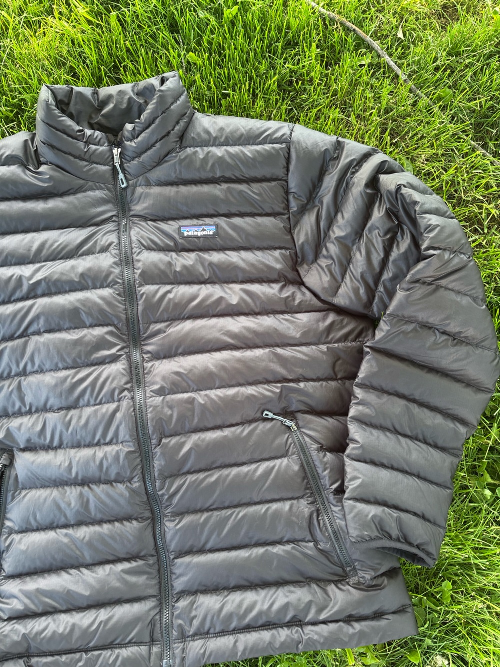 Patagonia Men's Down Sweater Jacket - Black - Picture 4 of 6